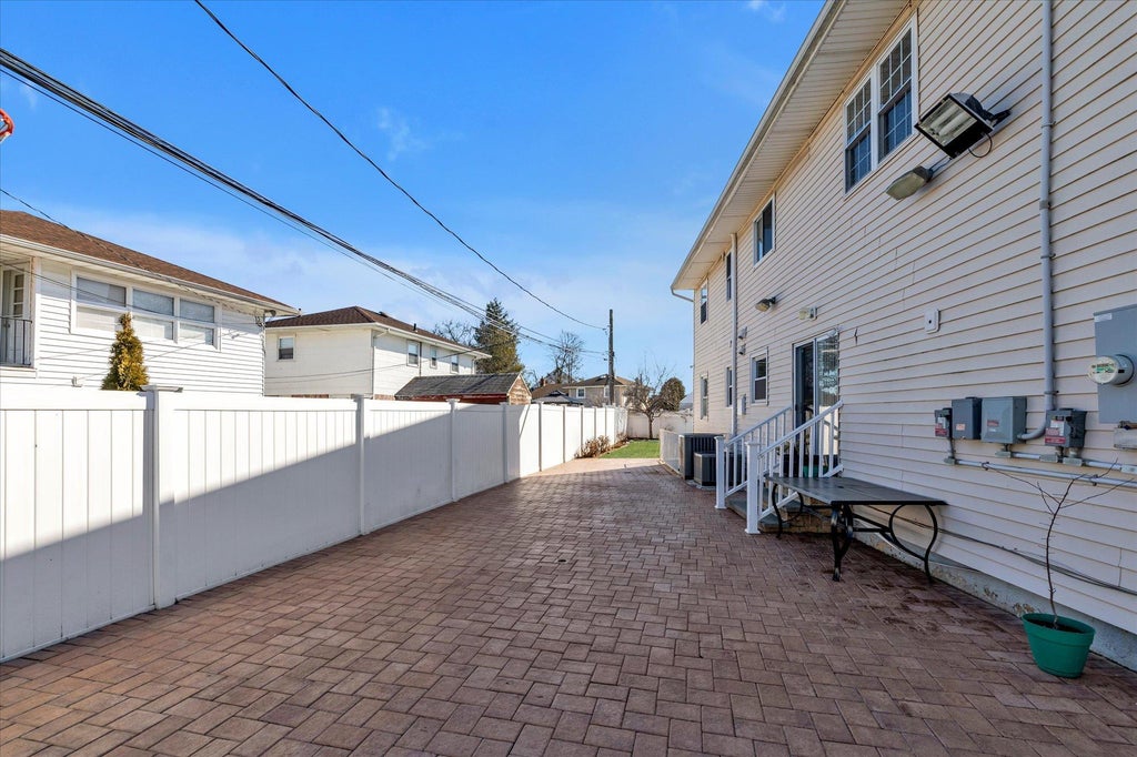 26 of 29 - 69 Lloyd Court, East Meadow, NY