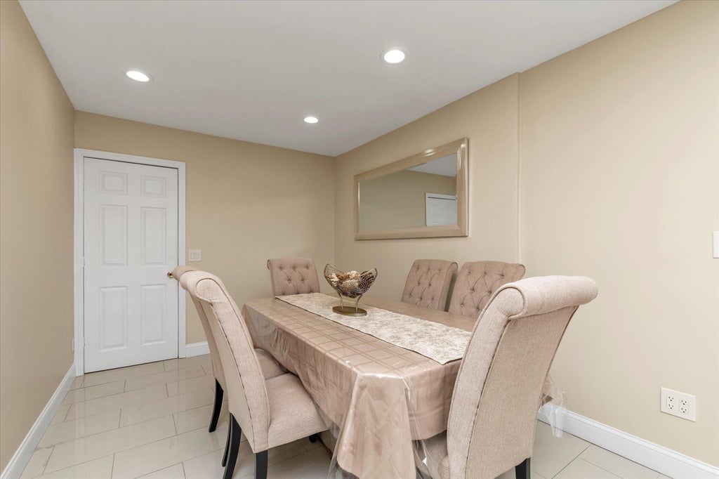 4 of 29 - 69 Lloyd Court, East Meadow, NY