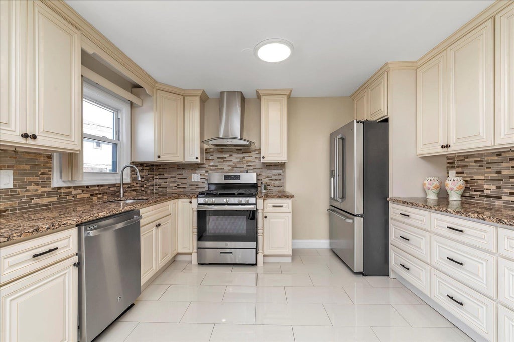 5 of 29 - 69 Lloyd Court, East Meadow, NY