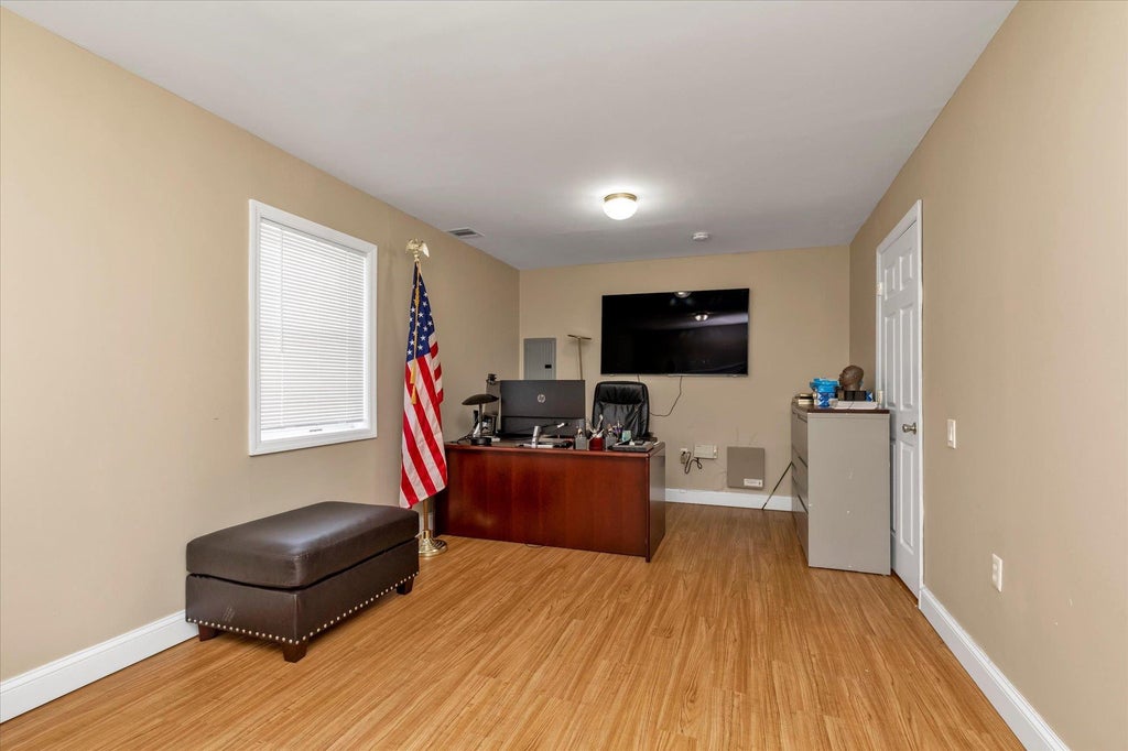 6 of 29 - 69 Lloyd Court, East Meadow, NY
