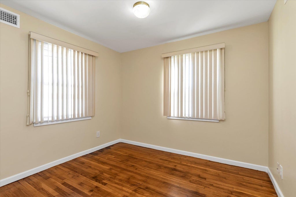7 of 29 - 69 Lloyd Court, East Meadow, NY
