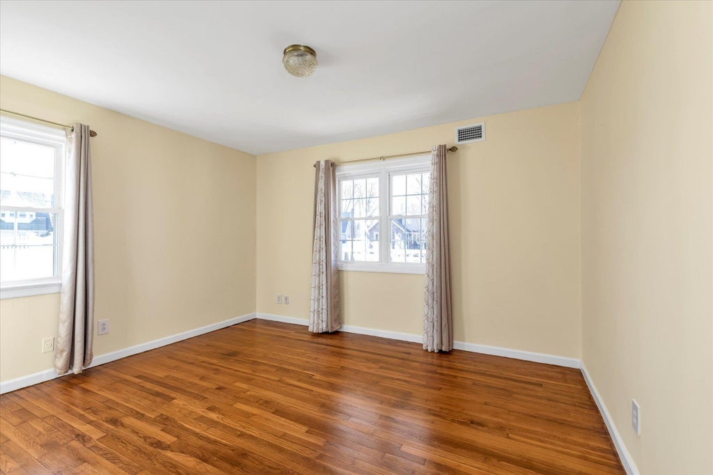 8 of 29 - 69 Lloyd Court, East Meadow, NY