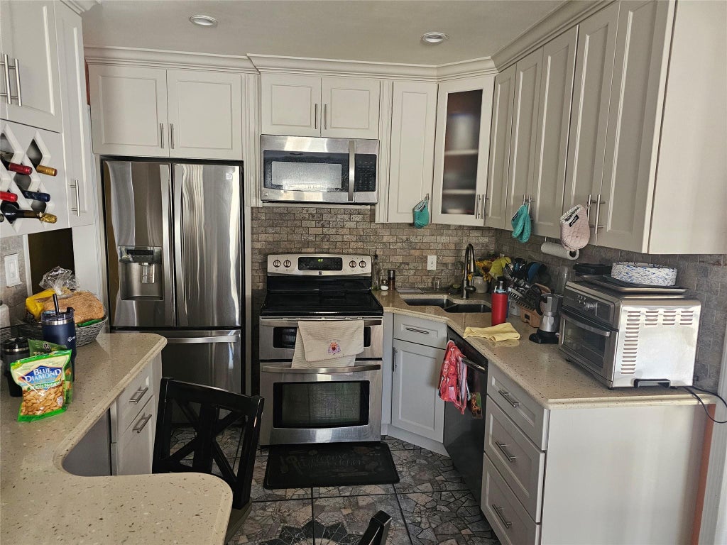 5 of 25 - 1284 Forest Avenue, Baldwin, NY