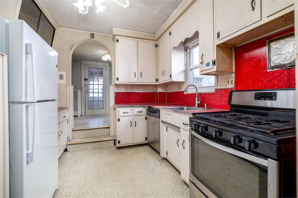 11 of 32 - Undisclosed, Lynbrook, NY