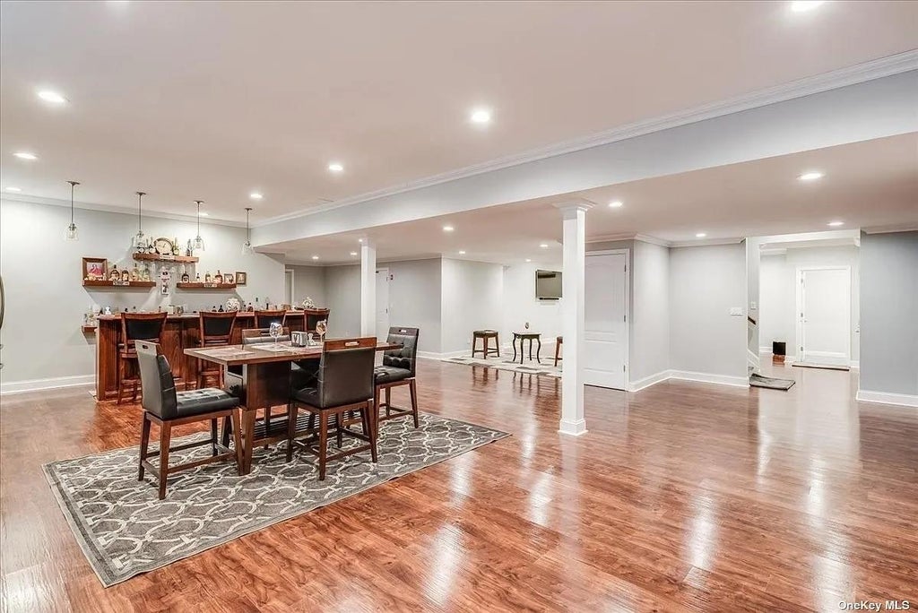 15 of 36 - 2632 Central Avenue, Baldwin, NY
