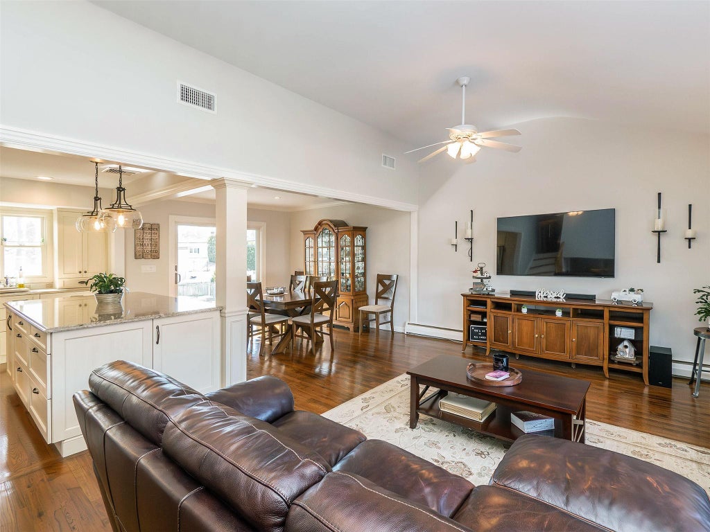 7 of 17 - 5 Sandra Court, Glen Cove, NY
