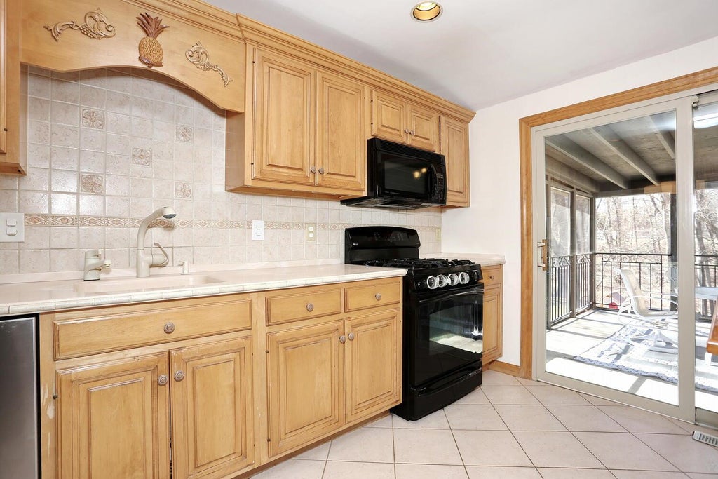 10 of 35 - 52 Argow Place, Nanuet, NY