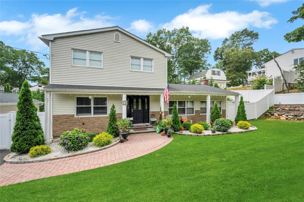 1 of 33 - Undisclosed, Ronkonkoma, NY