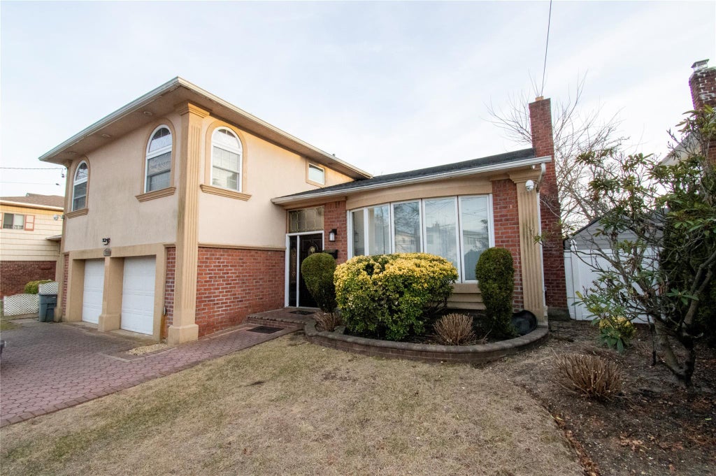 1 of 40 - 752 Bonnie Drive, Baldwin, NY