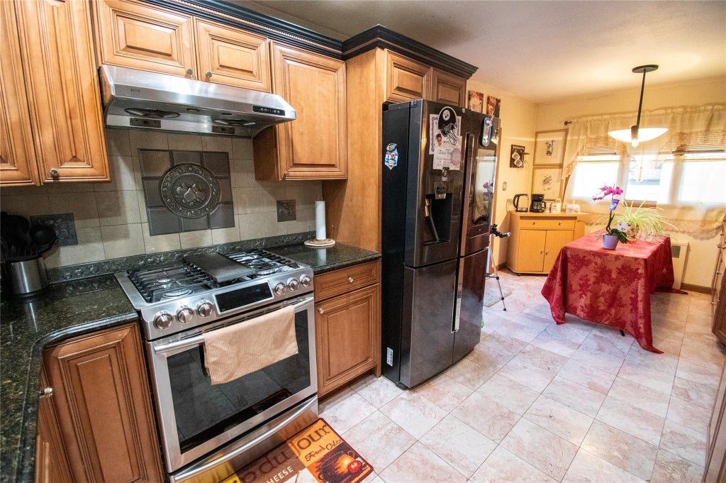 11 of 40 - 752 Bonnie Drive, Baldwin, NY