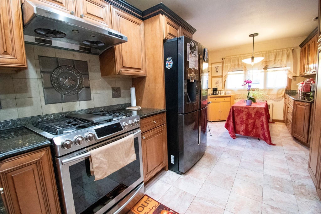 12 of 40 - 752 Bonnie Drive, Baldwin, NY