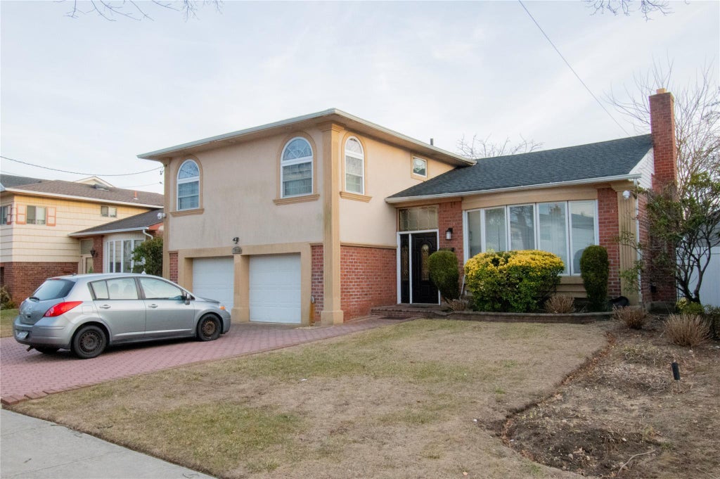2 of 40 - 752 Bonnie Drive, Baldwin, NY