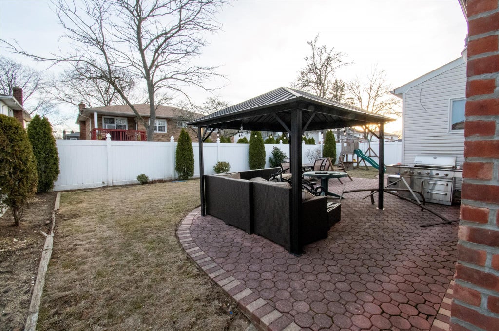 37 of 40 - 752 Bonnie Drive, Baldwin, NY