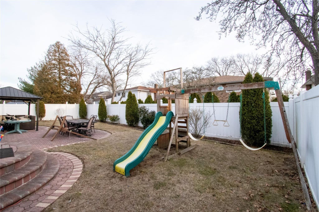 39 of 40 - 752 Bonnie Drive, Baldwin, NY