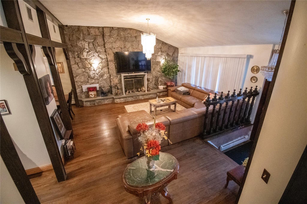6 of 40 - 752 Bonnie Drive, Baldwin, NY