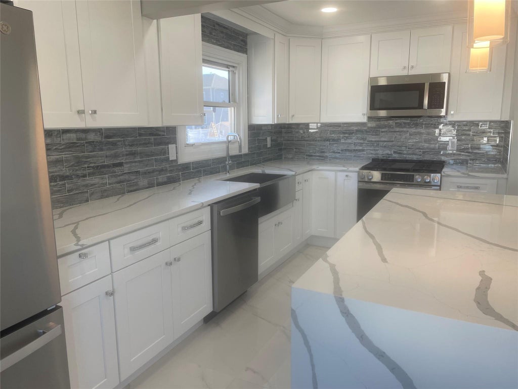 3 of 37 - 1112 Jackson Place, Baldwin, NY