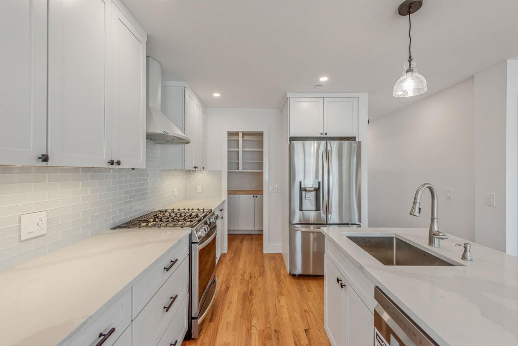 13 of 49 - 674 Parsonage Place, Baldwin, NY