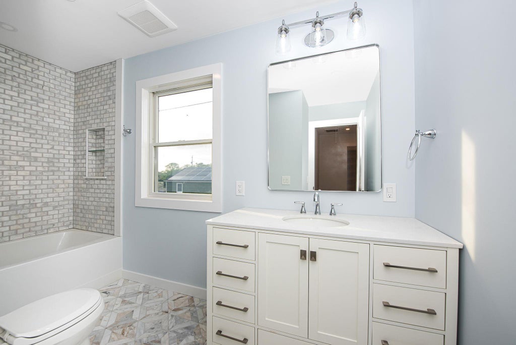 29 of 49 - 674 Parsonage Place, Baldwin, NY