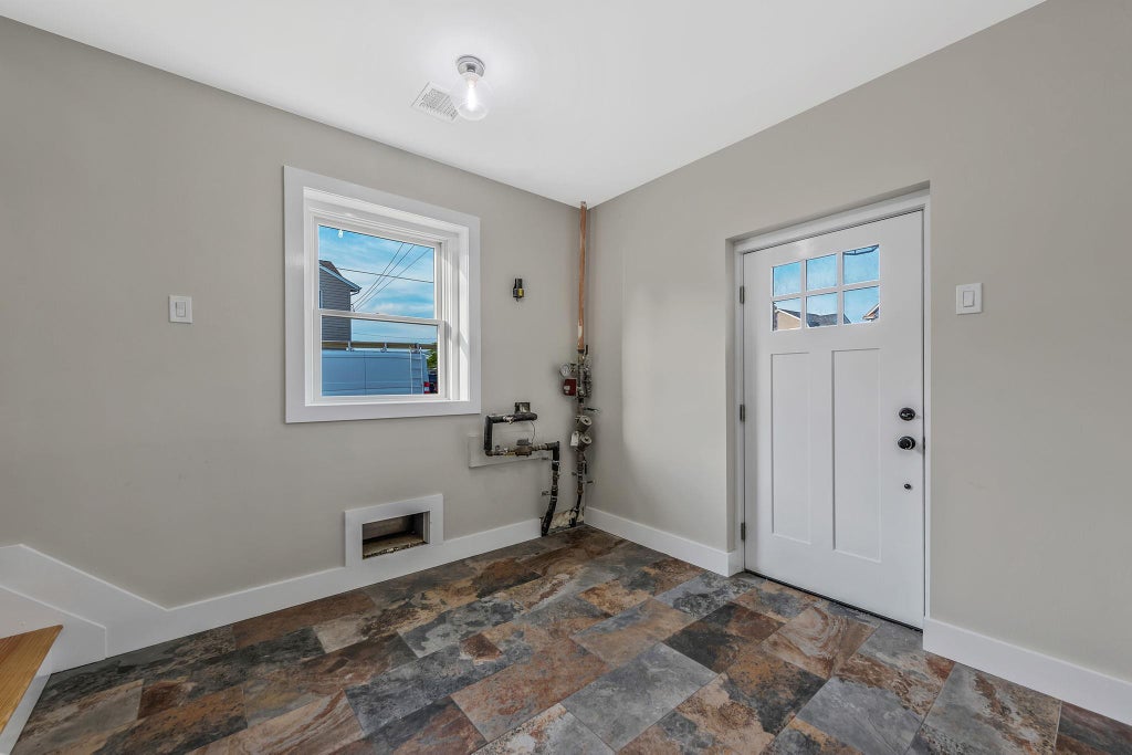 40 of 49 - 674 Parsonage Place, Baldwin, NY