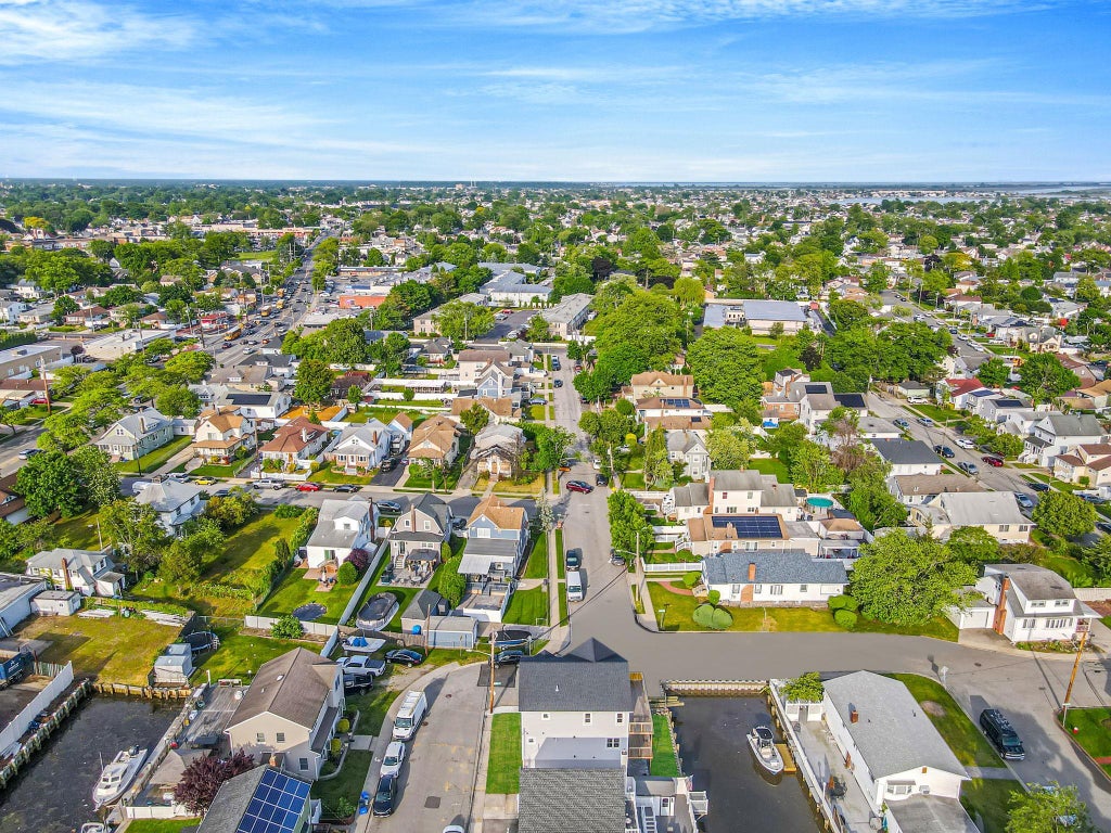 47 of 49 - 674 Parsonage Place, Baldwin, NY