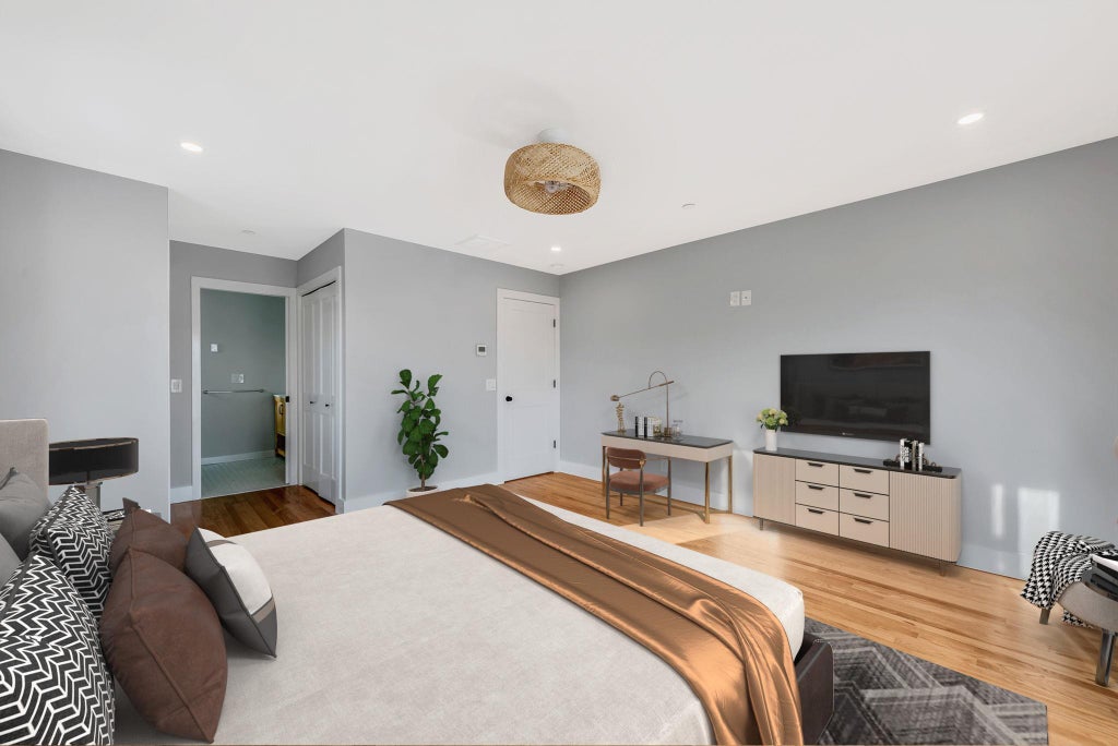 4 of 49 - 674 Parsonage Place, Baldwin, NY