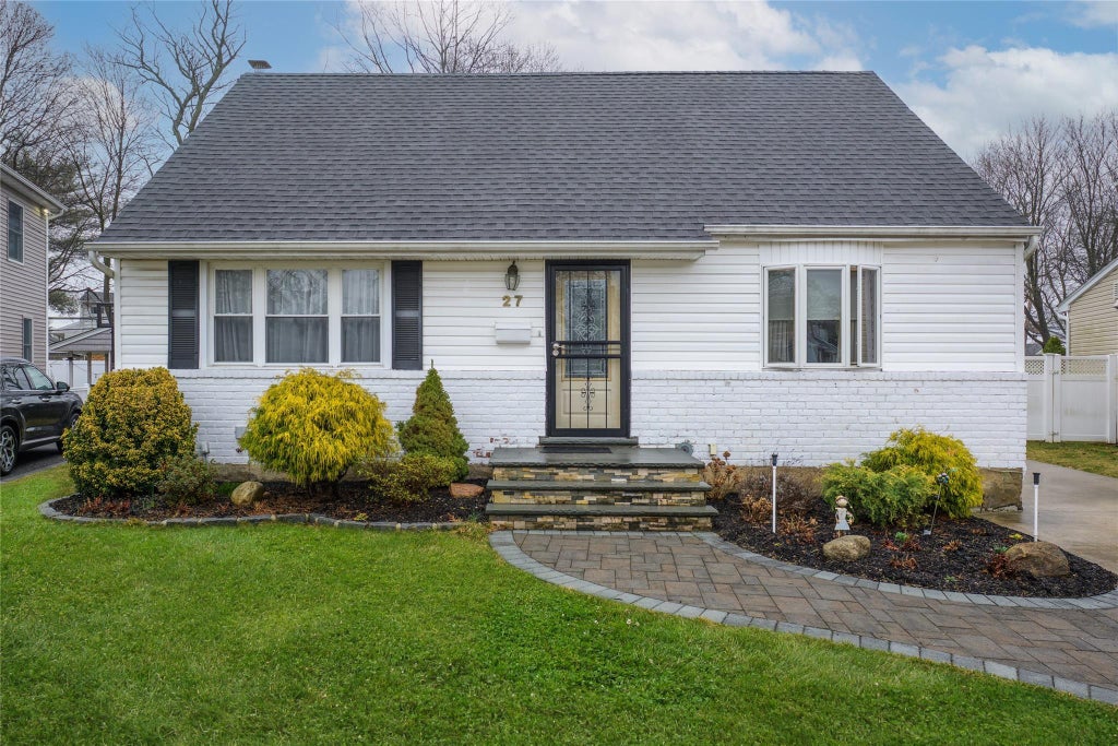 1 of 27 - 27 Rhodes Drive, New Hyde Park, NY