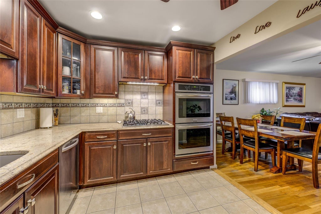 9 of 27 - 27 Rhodes Drive, New Hyde Park, NY