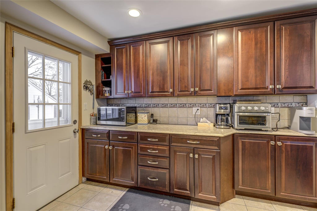 10 of 27 - 27 Rhodes Drive, New Hyde Park, NY