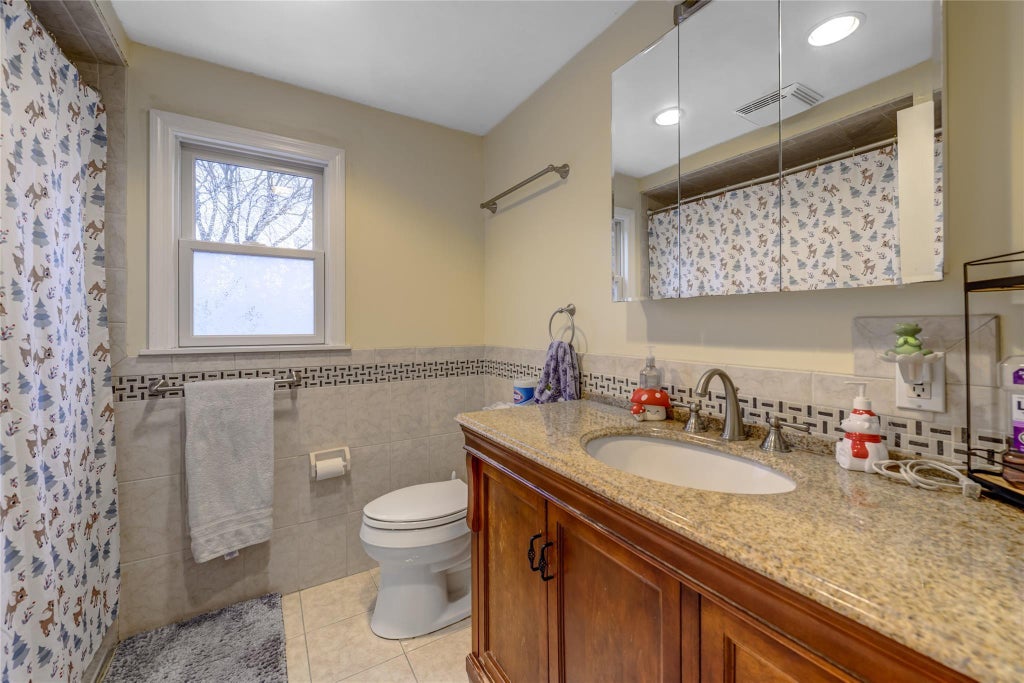 19 of 27 - 27 Rhodes Drive, New Hyde Park, NY