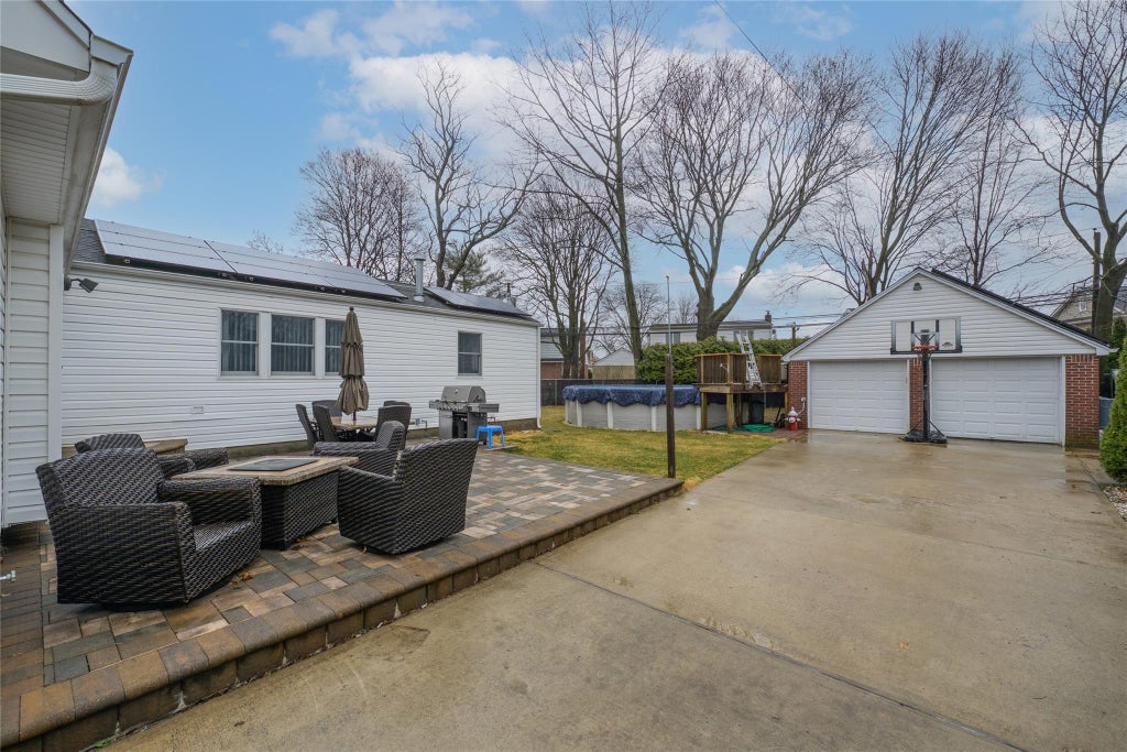 21 of 27 - 27 Rhodes Drive, New Hyde Park, NY