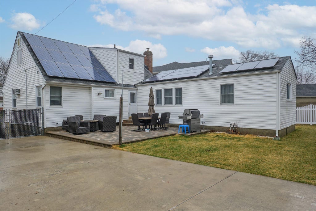 22 of 27 - 27 Rhodes Drive, New Hyde Park, NY