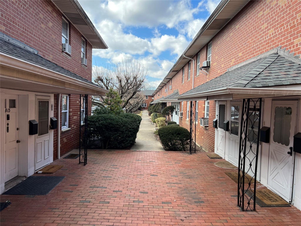 10 of 15 - 1690 Grand Avenue # B14, Baldwin, NY