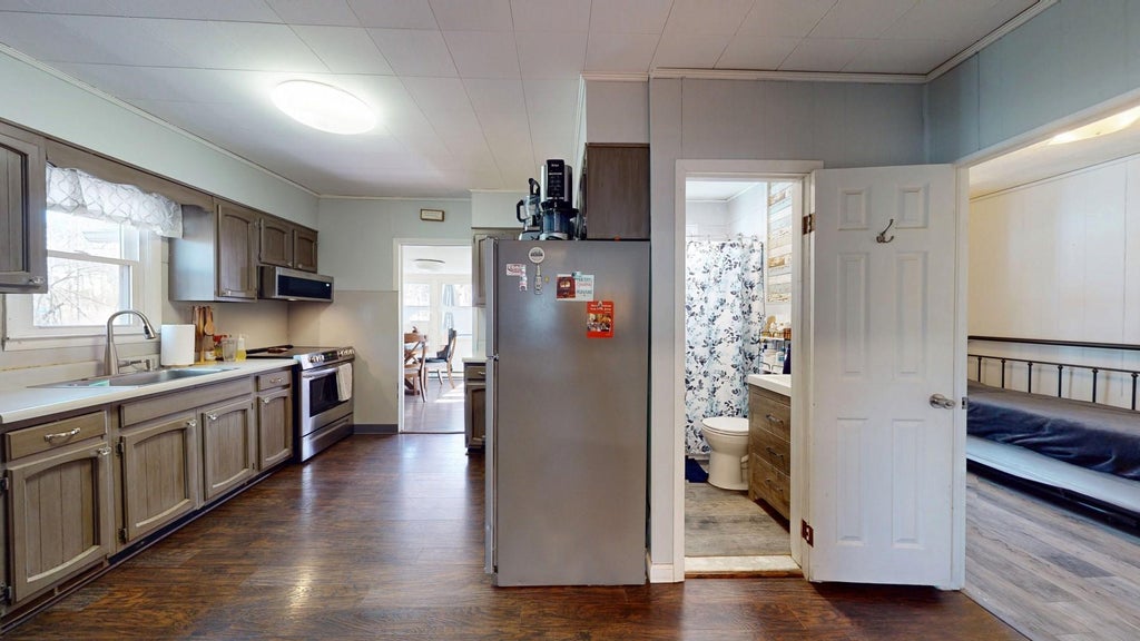 16 of 41 - 302 Hickory Avenue, New Windsor, NY