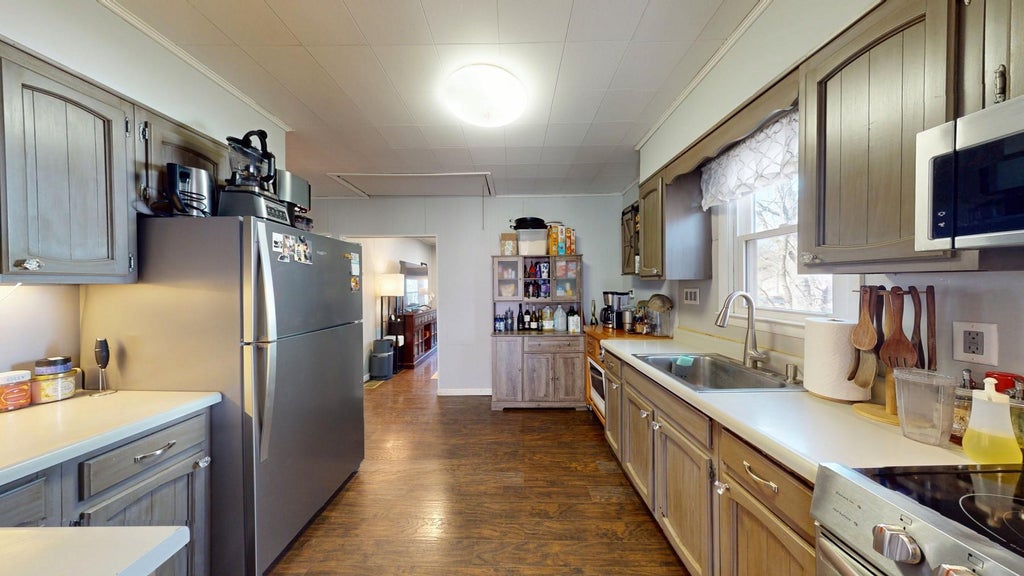 18 of 41 - 302 Hickory Avenue, New Windsor, NY