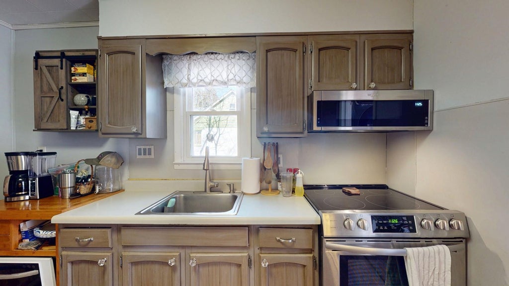19 of 41 - 302 Hickory Avenue, New Windsor, NY