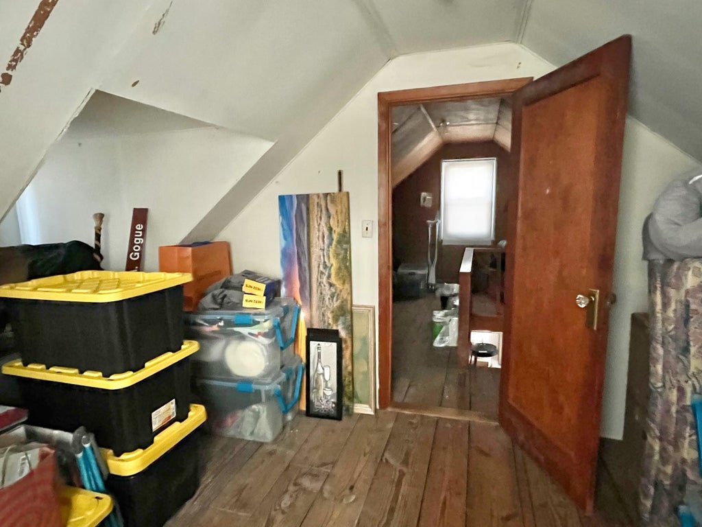 33 of 41 - 302 Hickory Avenue, New Windsor, NY