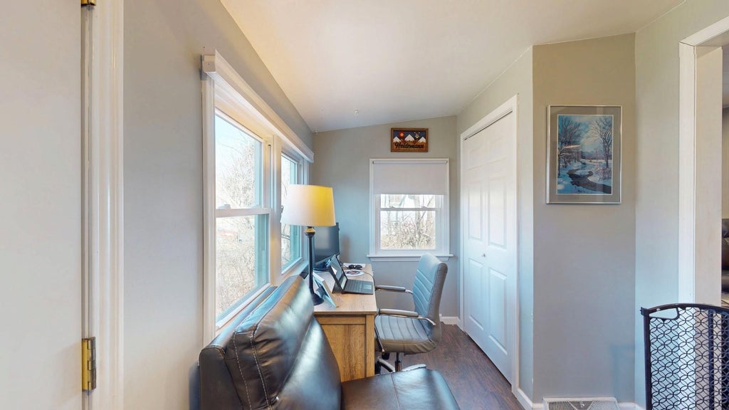 8 of 41 - 302 Hickory Avenue, New Windsor, NY