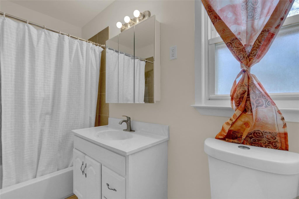 19 of 28 - 1377 Exeter St., Baldwin, NY