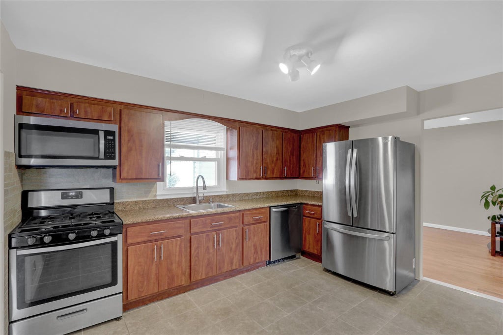 7 of 28 - 1377 Exeter St., Baldwin, NY