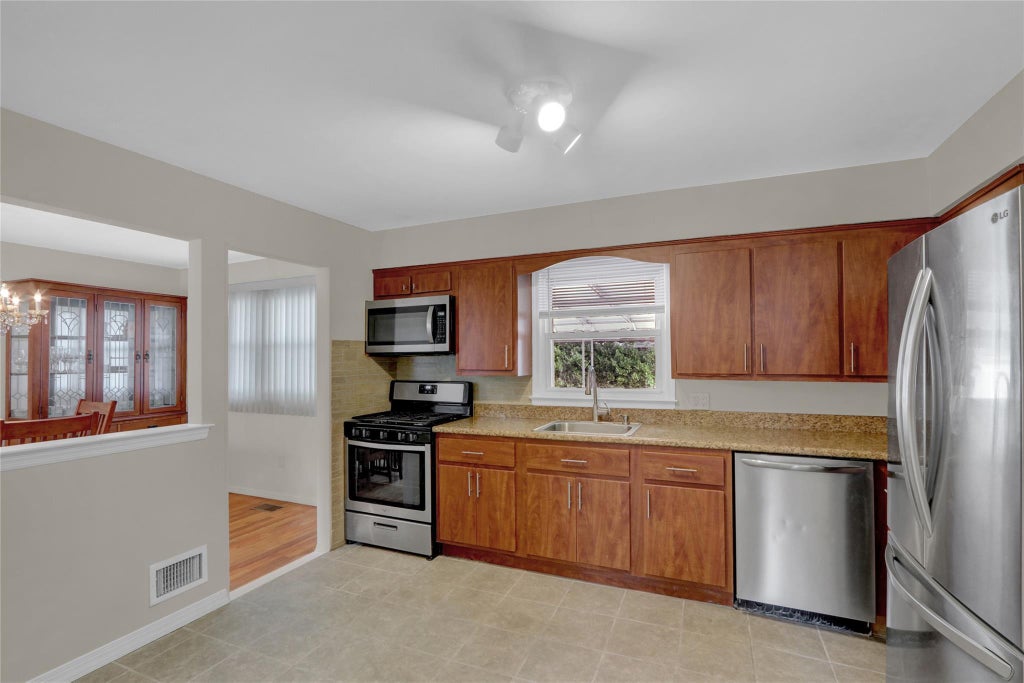 8 of 28 - 1377 Exeter St., Baldwin, NY
