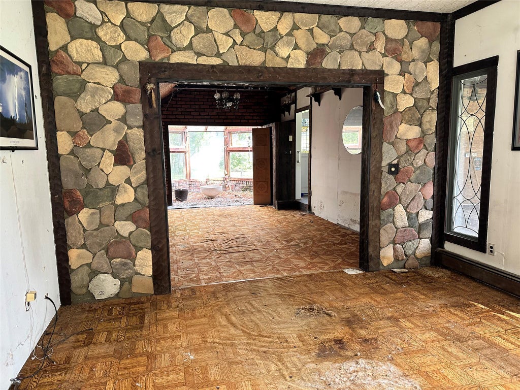 9 of 18 - 282 Vanderbilt Boulevard, Oakdale, NY