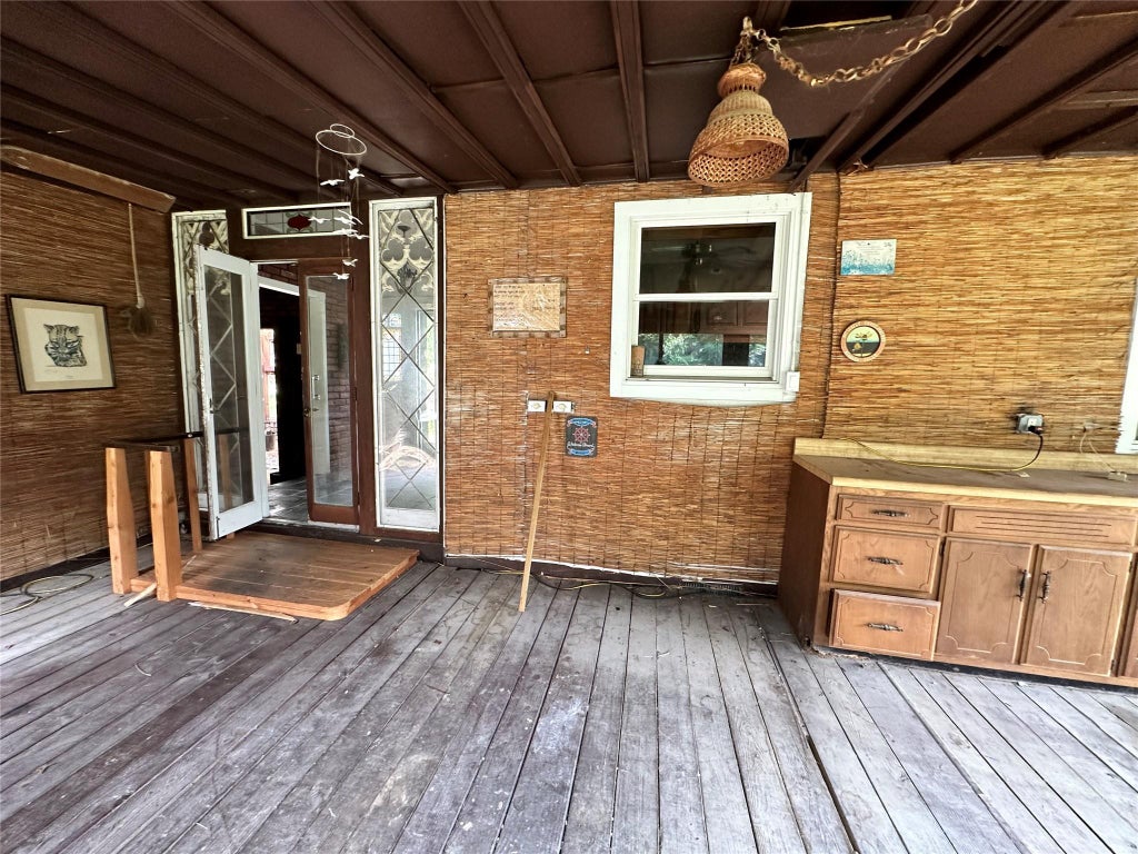 11 of 18 - 282 Vanderbilt Boulevard, Oakdale, NY