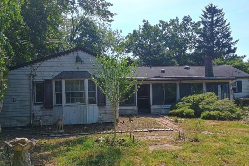 13 of 18 - 282 Vanderbilt Boulevard, Oakdale, NY