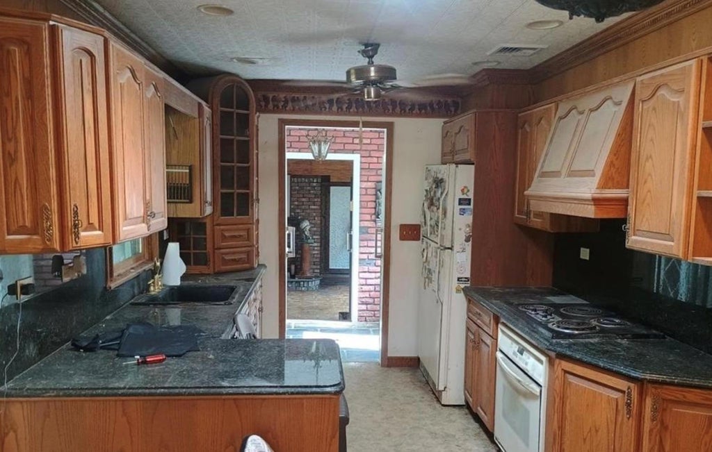 4 of 18 - 282 Vanderbilt Boulevard, Oakdale, NY
