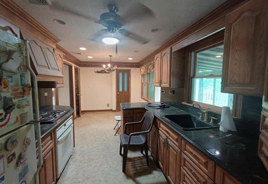 5 of 18 - 282 Vanderbilt Boulevard, Oakdale, NY