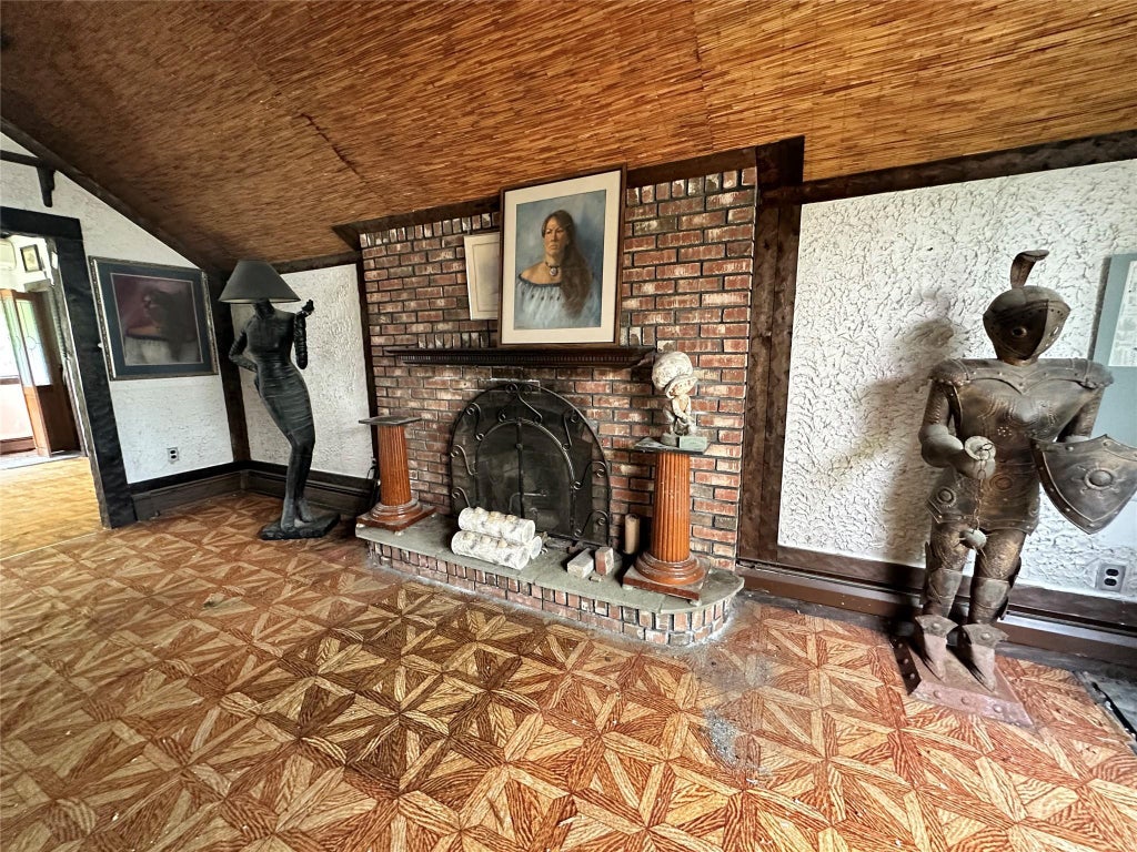 8 of 18 - 282 Vanderbilt Boulevard, Oakdale, NY