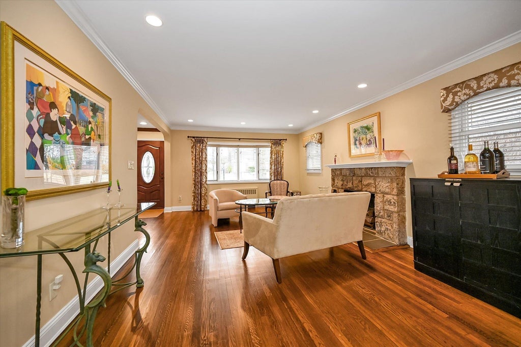 5 of 26 - Undisclosed, Hollis Hills, NY