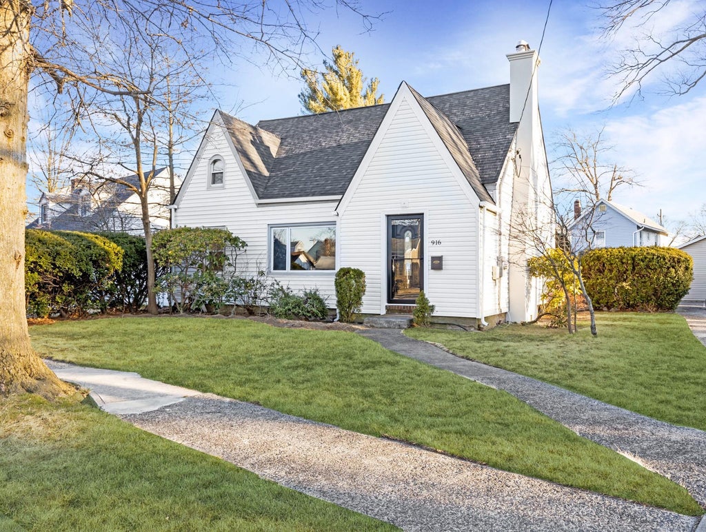 1 of 21 - 916 Barth Drive, Baldwin, NY