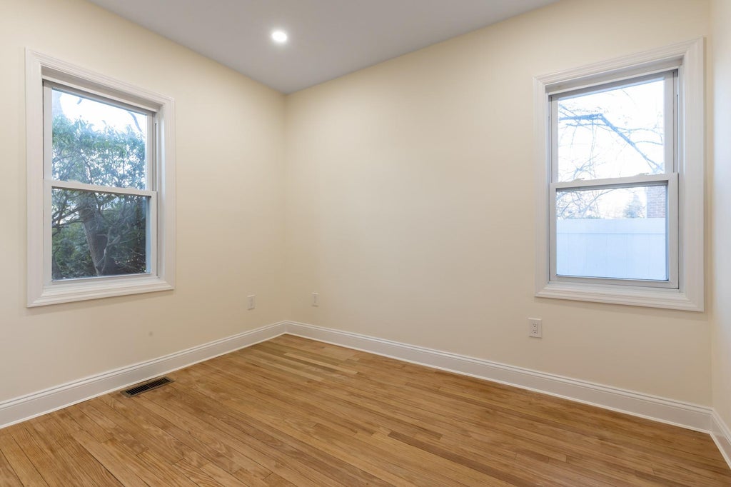 10 of 21 - 916 Barth Drive, Baldwin, NY
