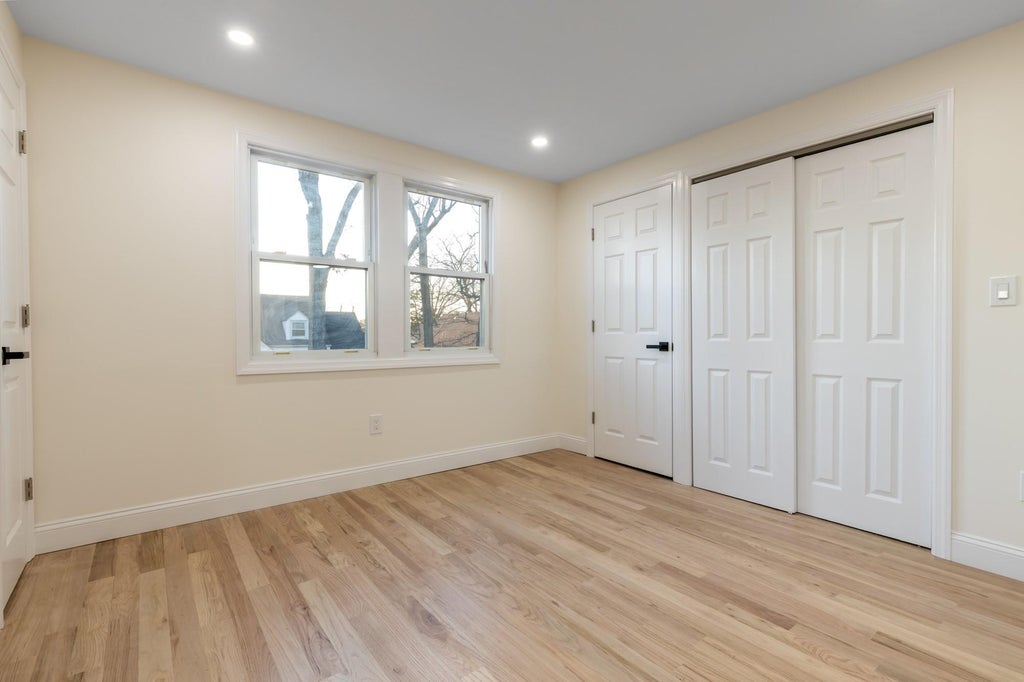 14 of 21 - 916 Barth Drive, Baldwin, NY